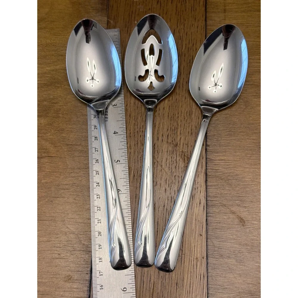 Oneida Oceanic Stainless Pierced Slotted Serving Spoon Flatware 8.25